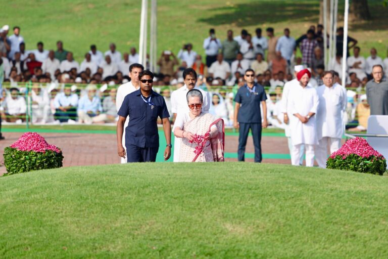 Congress Leaders Pay Tributes to Jawaharlal Nehru