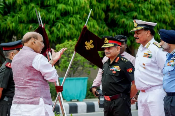 Rajnath Singh Meets Top Military Officials
